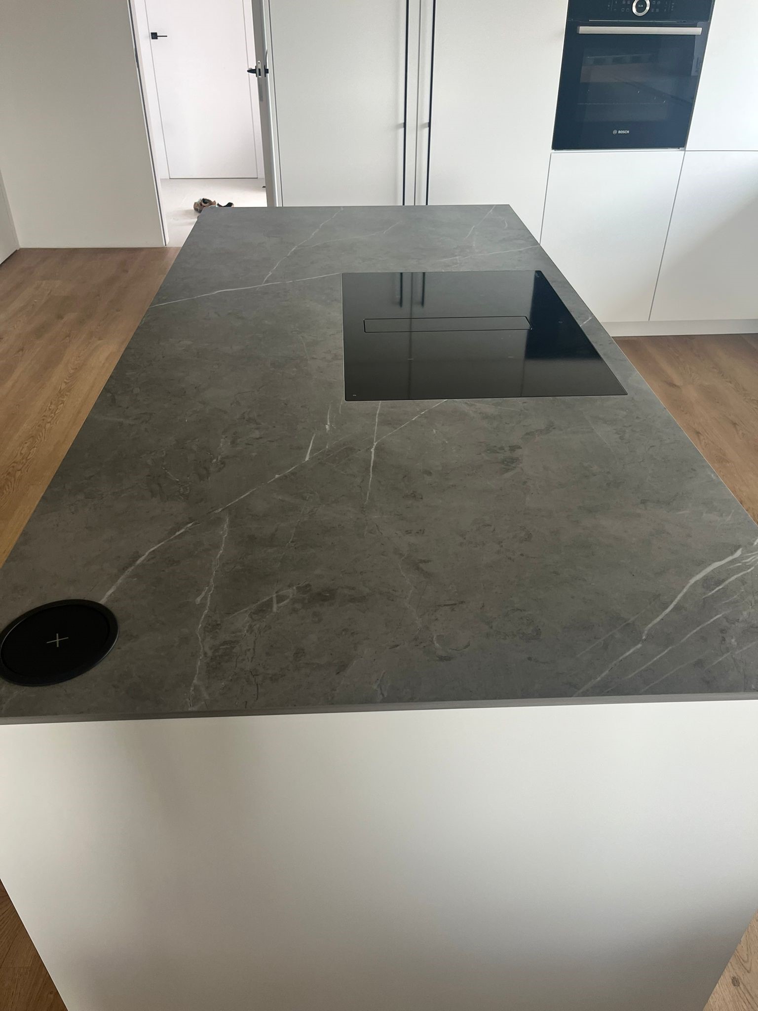 Küchenarbeitsplatte aus grauer Keramik Laminam Pietra Grey