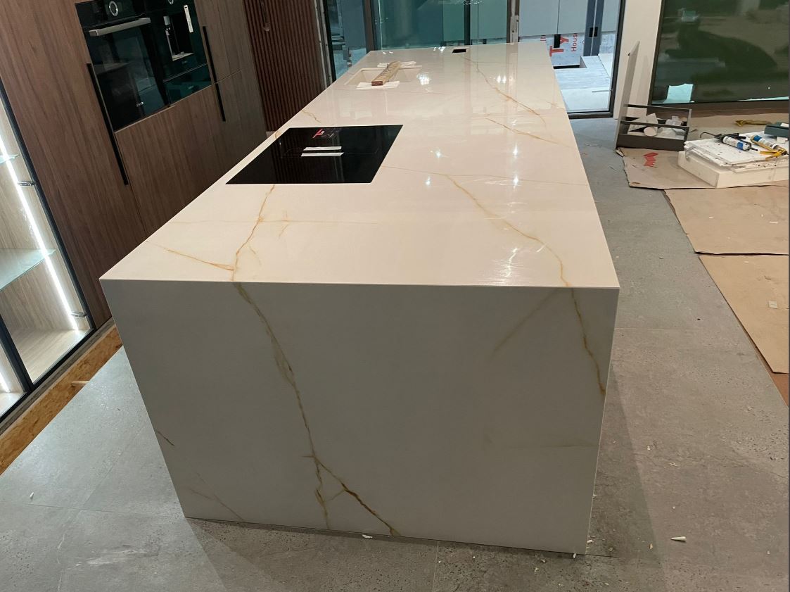 Kücheninsel aus Diamond Cristalo Gold