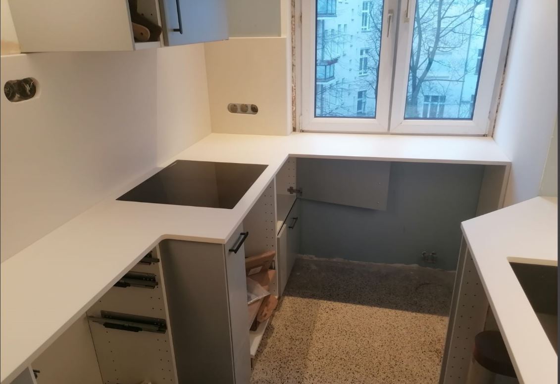 Küchenarbeitsplatte mit einer Wandverkleidung -Neolith Just White