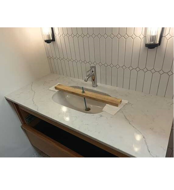 Badezimmerarbeitsplatten aus Konglomerat Technistone Mystery White