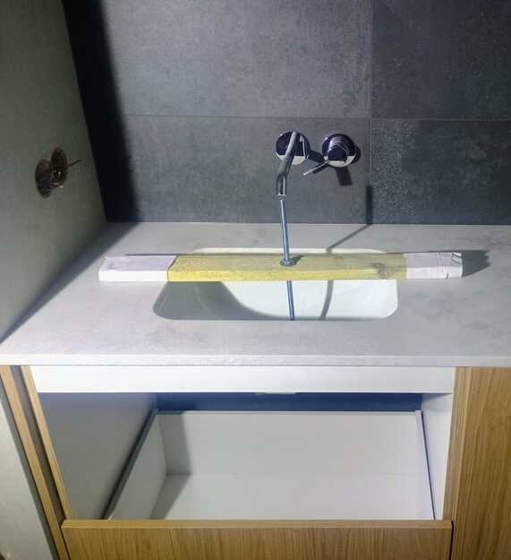 Waschtischplatten aus Konglomerat Technistone Ambiente Light