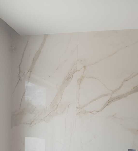 Küchenarbeitsplatten und Wandverkleidung aus Laminam Calacatta Oro Venato