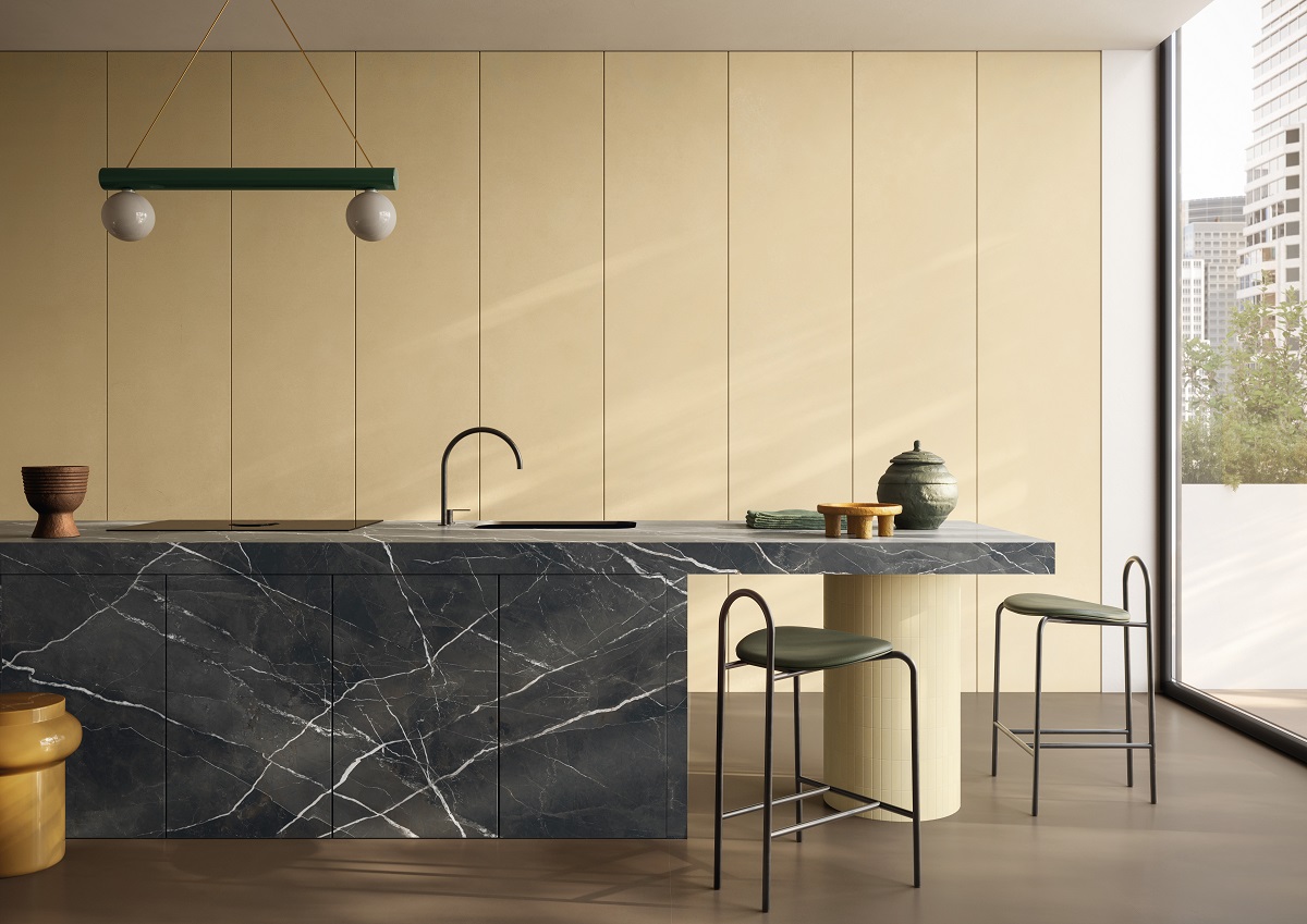 Velkoformátové keramické desky 320 x 160 cm Franko Calacatta Nero pro pracovní desku a obklad