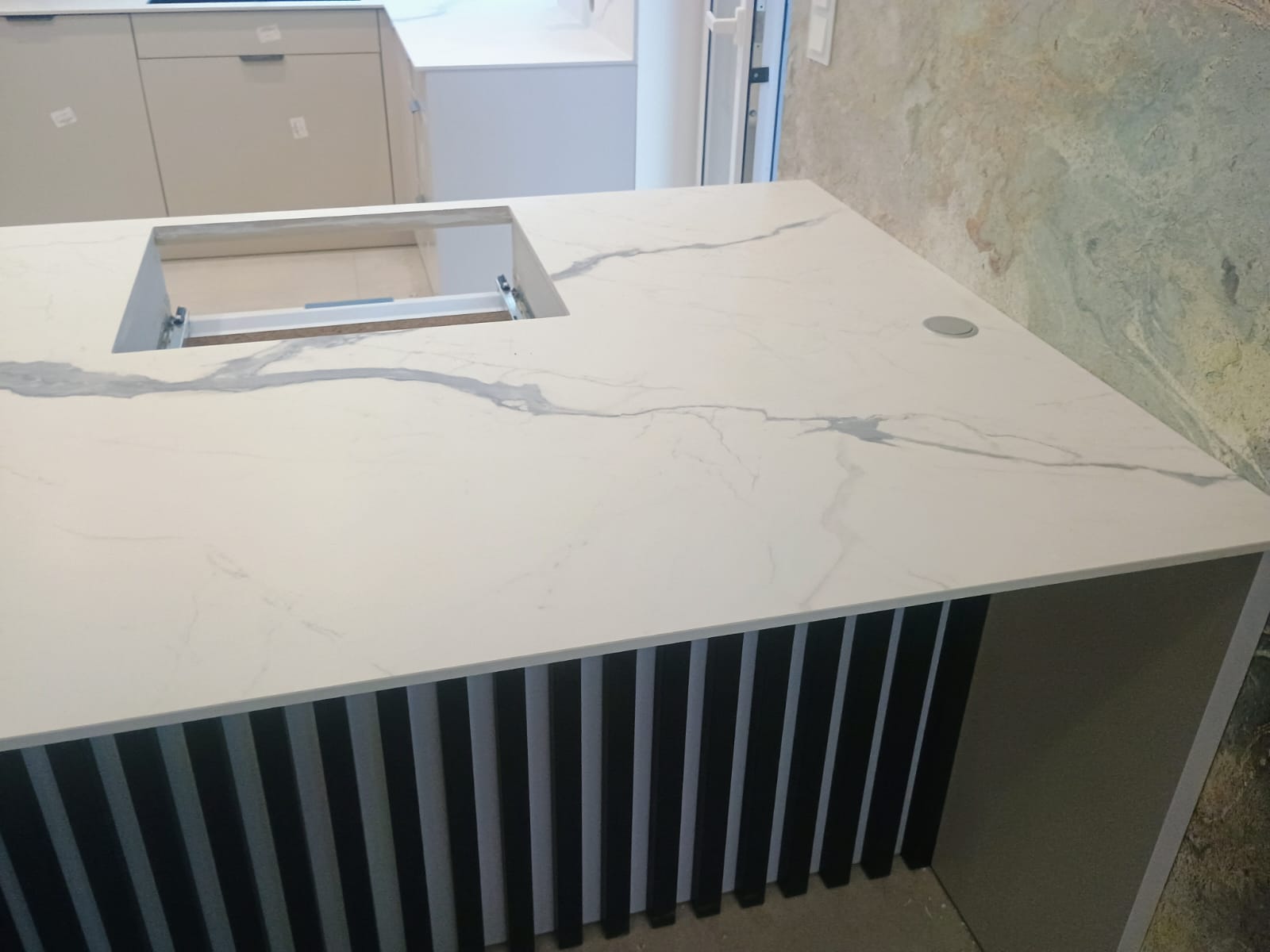 Velkoformátové keramické desky 184 x 330 cm Franko Statuario Elegante pro pracovní desky a obklady