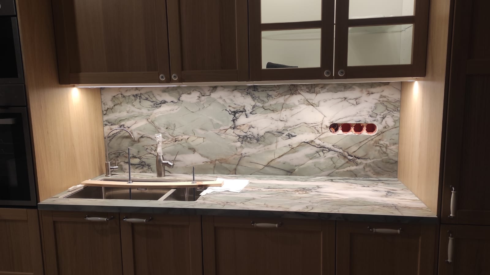 Velkoformátové keramické desky 320 x 160 cm, Franko Fiume Verde, pro pracovní desku a obklad