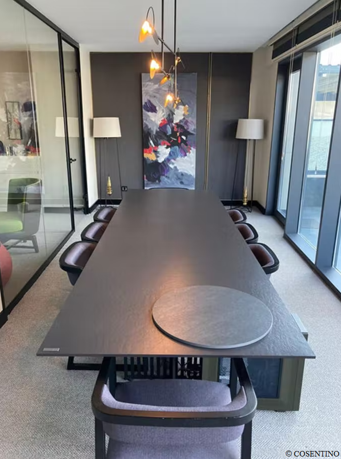 Kuchyňská zástěna (ochrana proti stříkající vodě) z keramické desky Dekton Sirius – matná