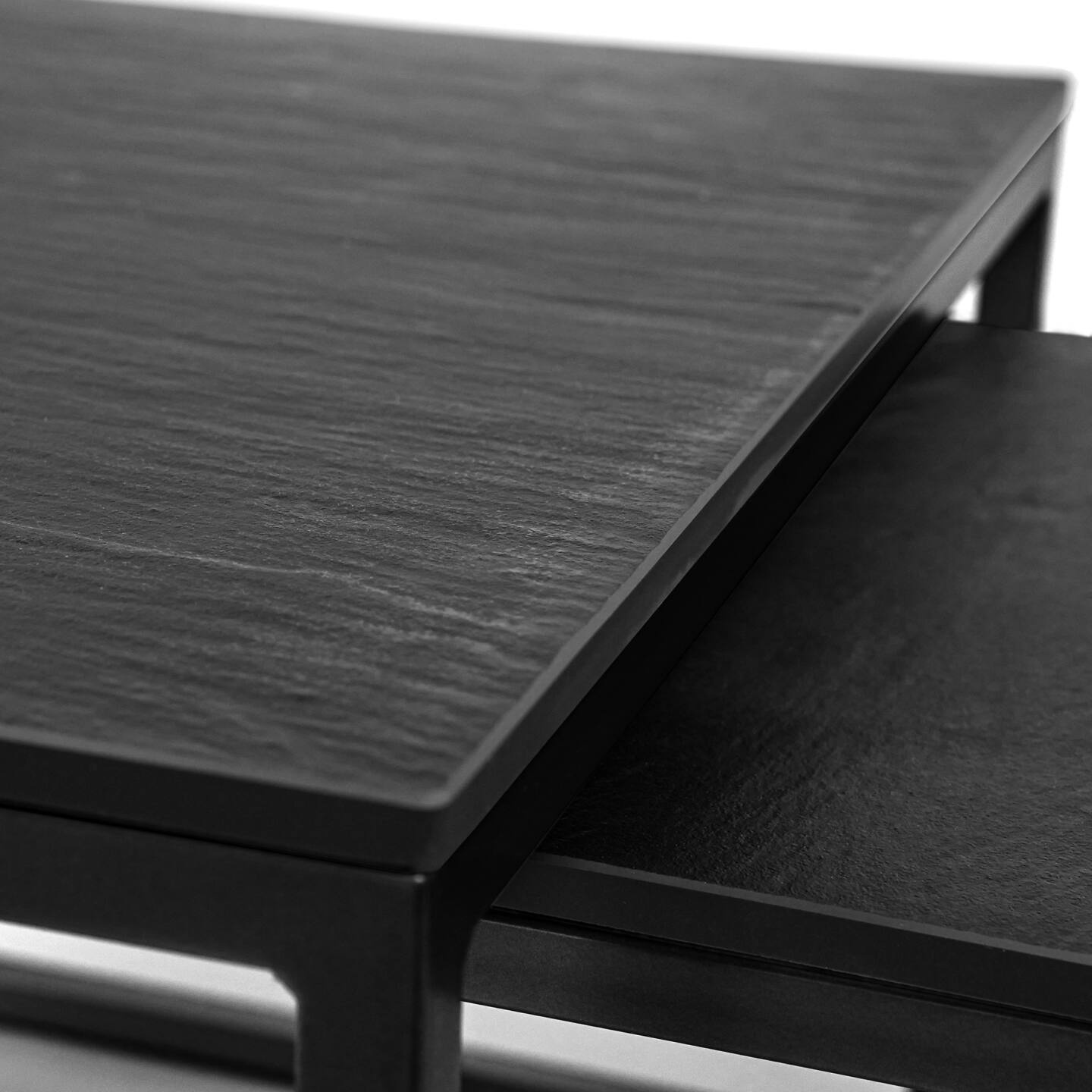 Stůl Franko Kanuhura, keramika Ardesia Nero a Spacco 60×60 a 40×40 (kopie)