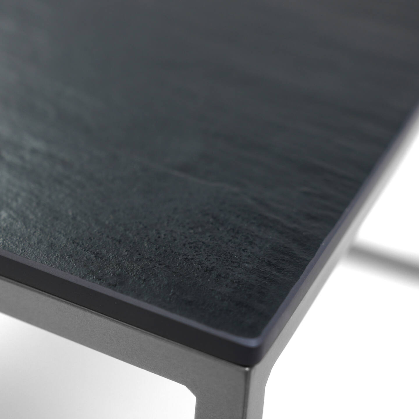 Stůl Franko Kanuhura, keramika Ardesia Nero a Spacco 60×60 a 40×40 (kopie)