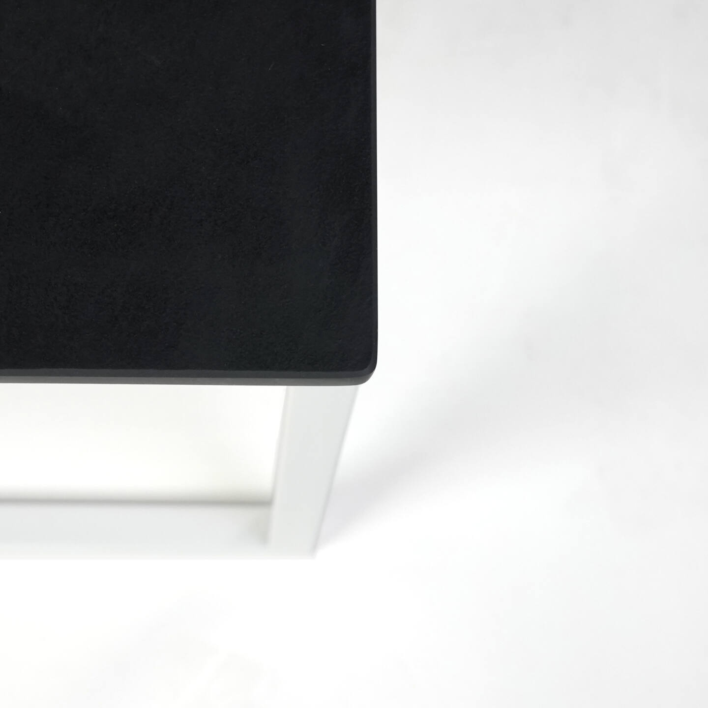 Stůl Franko Kanuhura, keramika Ardesia Nero a Spacco 60×60 a 40×40 (kopie)