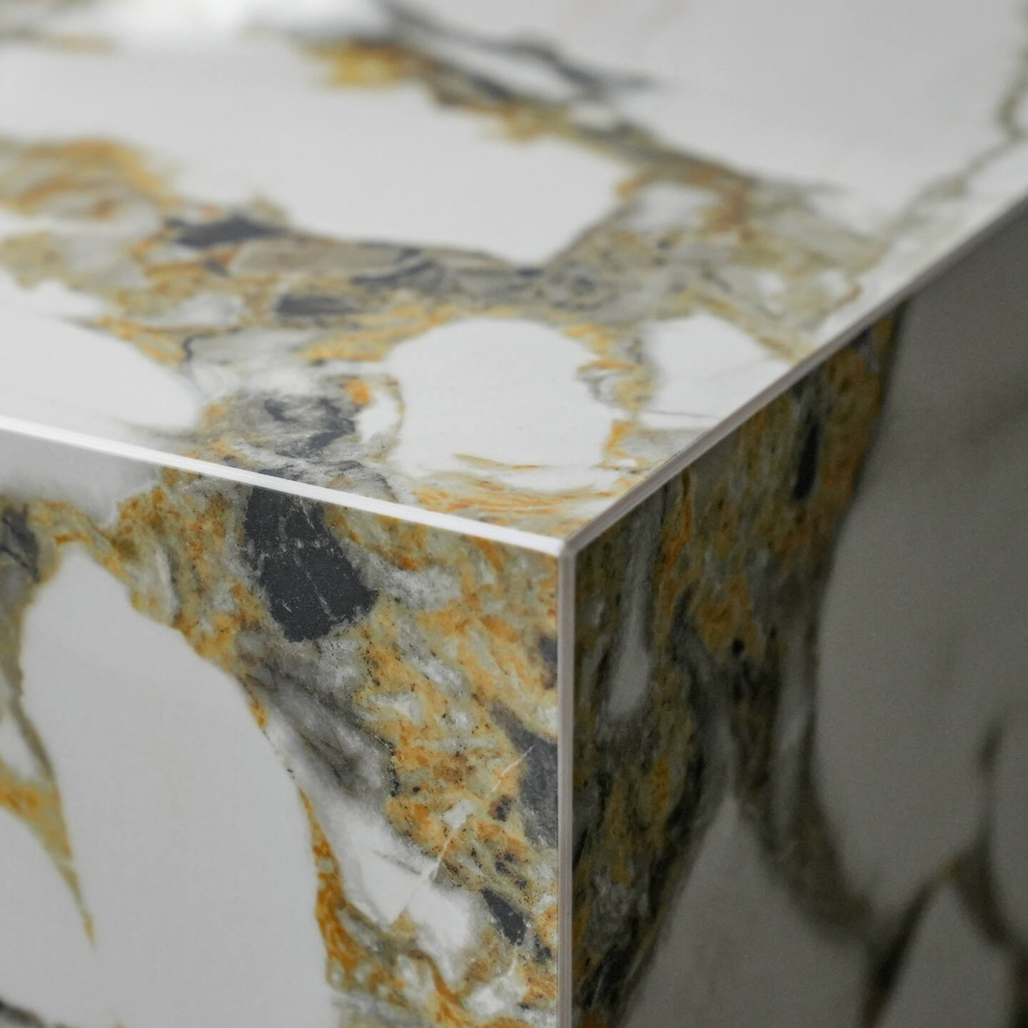 Stůl Franko Neyo z řady Franko Keramik Gold Beauty 90×90