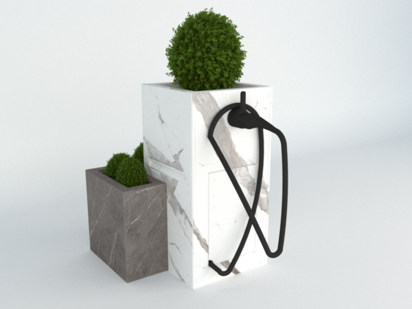 Ochrana proti krádeži: Wallbox nebo nabíjecí kostka, kterou lze použít jako květináč o rozměrech 40 × 40 × 80 cm s rohovým košem