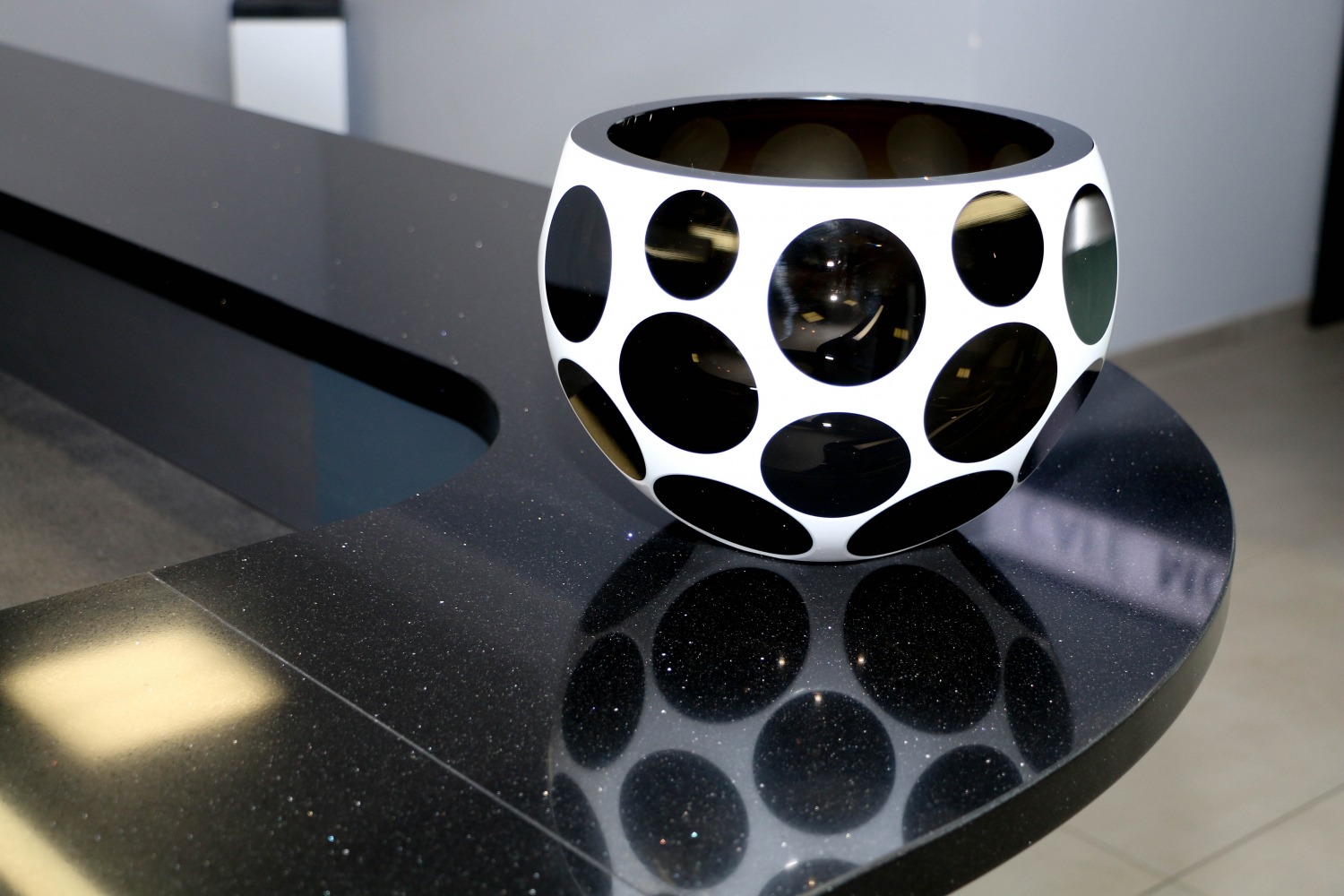 Kuchyňská deska Technistone Brilliant Black z konglomerátu na míru, černá – leštěná