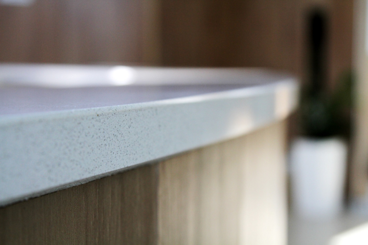 Kuchyňská pracovní deska Technistone Brilliant White z konglomerátu na míru, bílá – leštěná