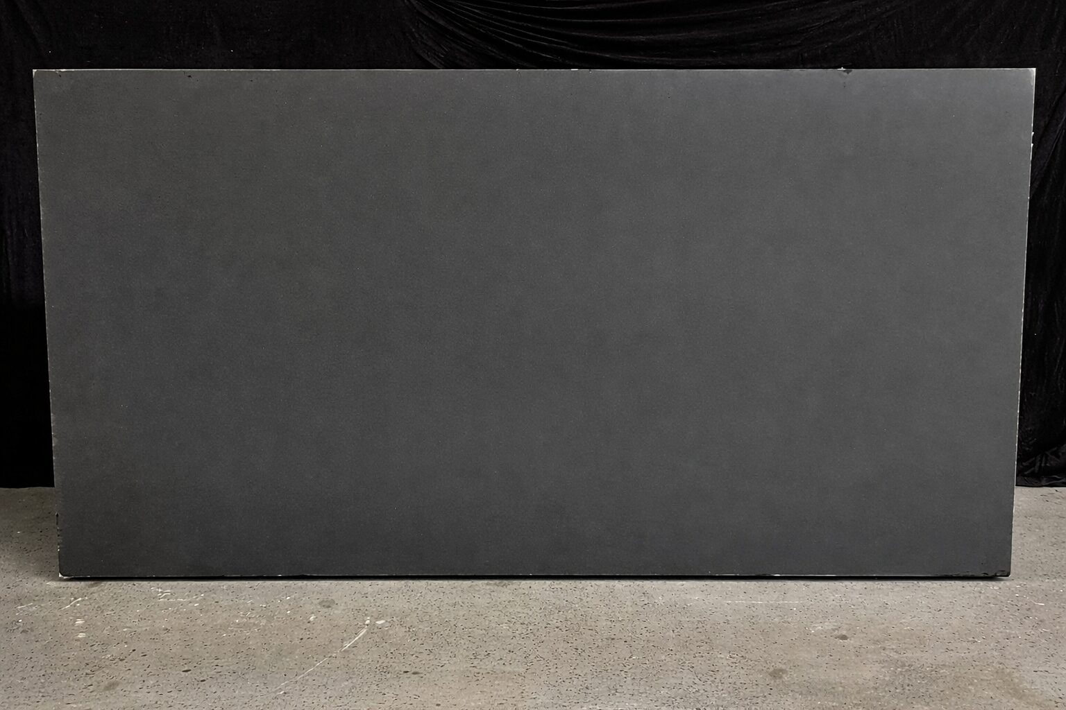 Konglomeráty F-Quartz Dark Grey pro pracovní desku
