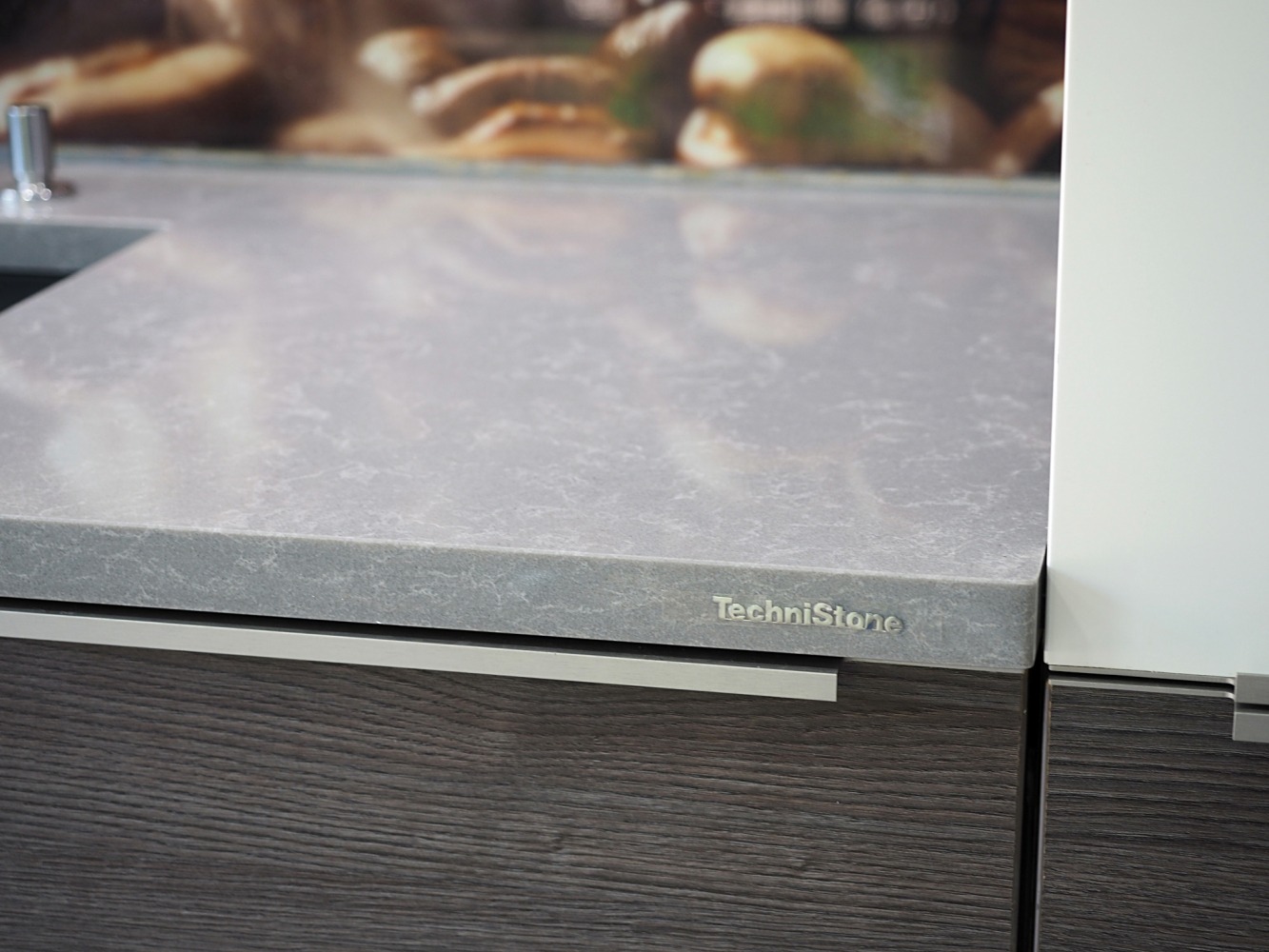Kuchyňská deska Technistone Noble Pro Cloud z konglomerátu na míru, šedá – leštěná