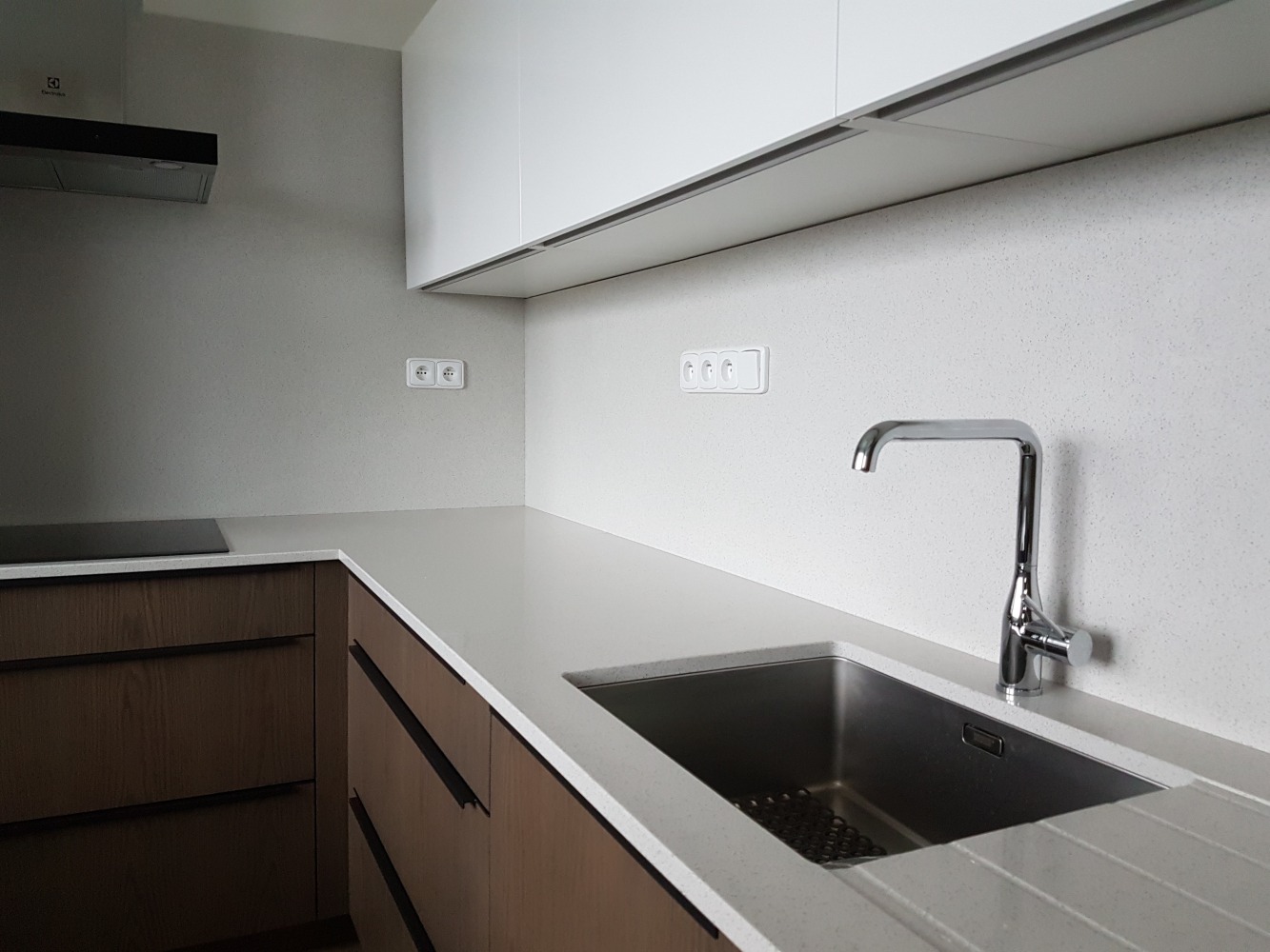 Kuchyňská deska Technistone Elegance Eco Nev z konglomerátu na míru, bílá – leštěná