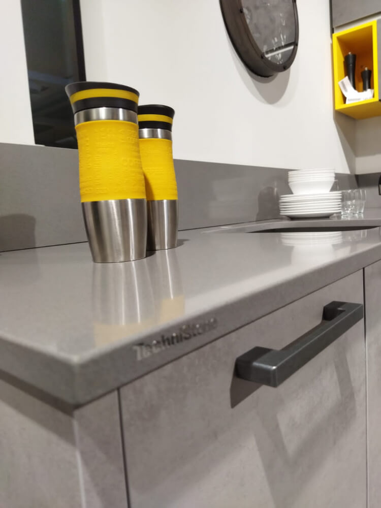 Kuchyňská deska Technistone Gobi Grey z konglomerátu na míru, šedá – leštěná