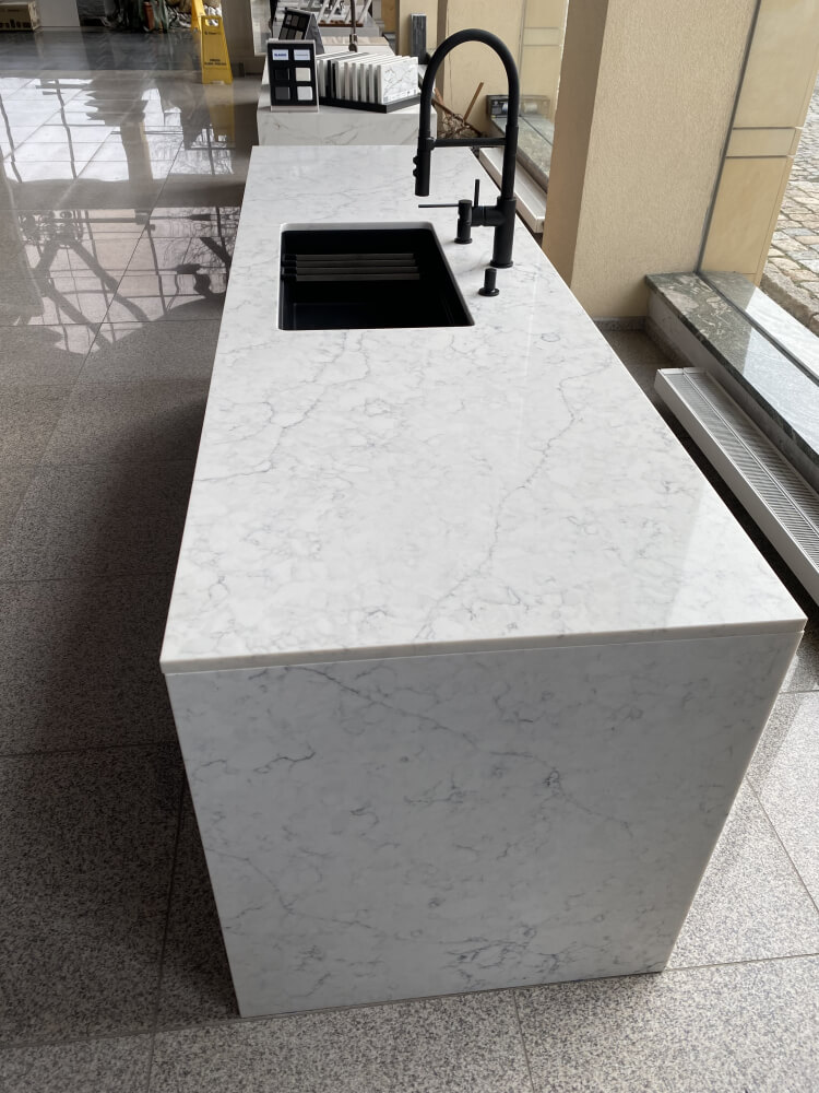 Technistone Mystery White küchenarbeitsplatte aus Konglomerat nach Maß, Weiß – Poliert