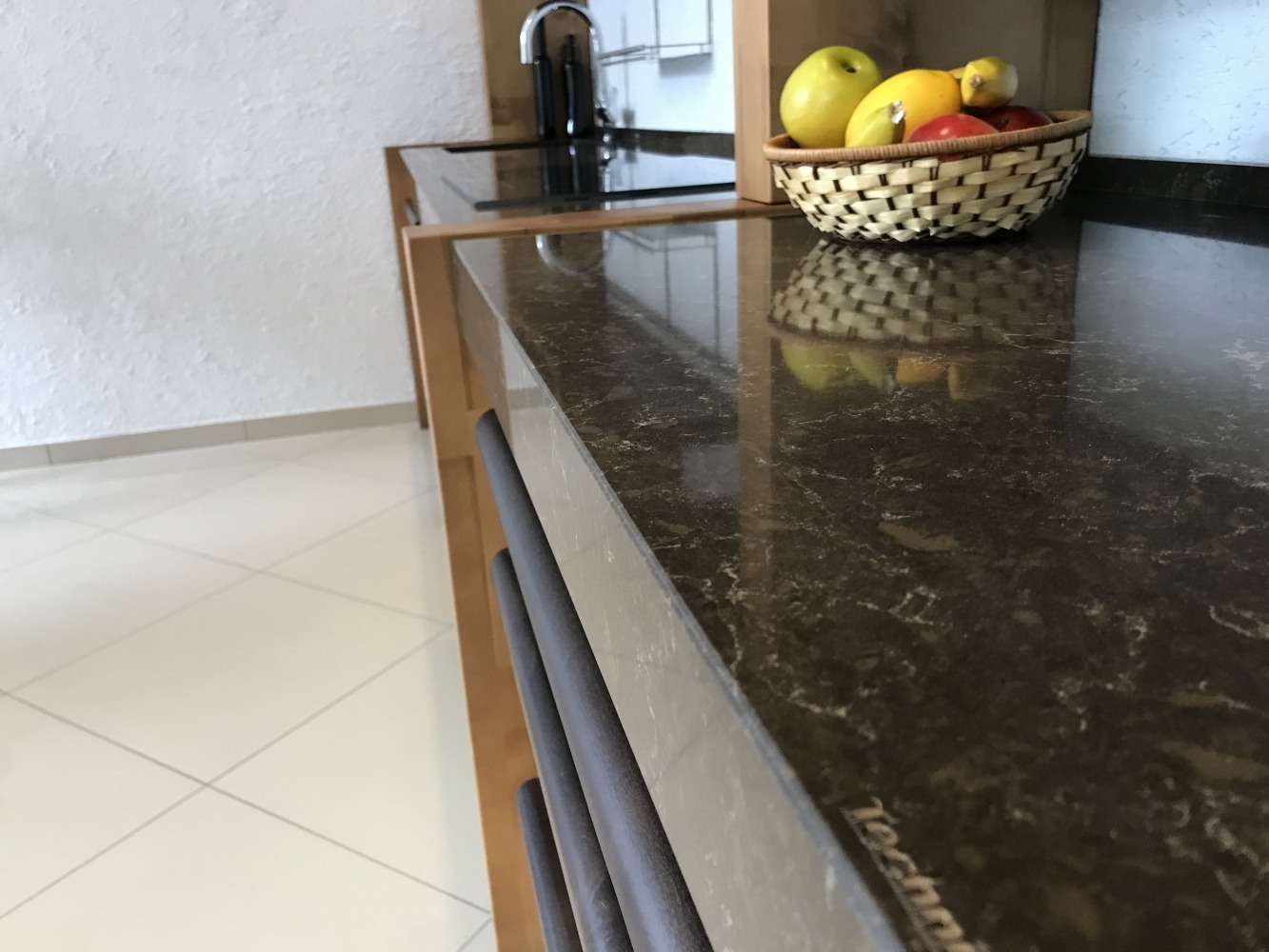 Kuchyňská deska Technistone Noble Athos Brown z konglomerátu na míru, hnědá – leštěná
