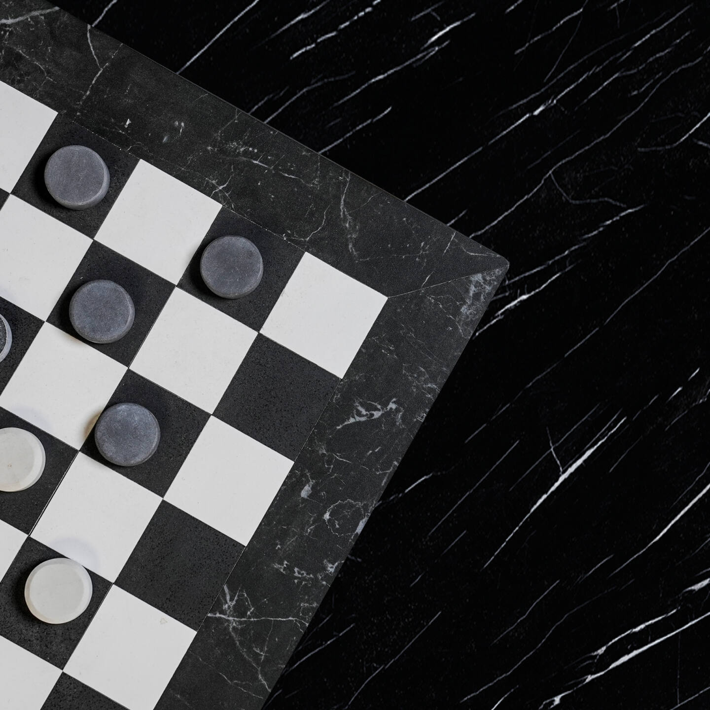 Stůl Franko Neyo z keramiky Franko Nero Marquina 90×90