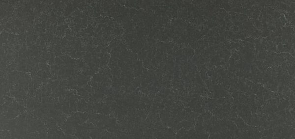 Kuchyňská deska z konglomerátu na míru, tmavě šedá – Caesarstone Piatra Grey – leštěná