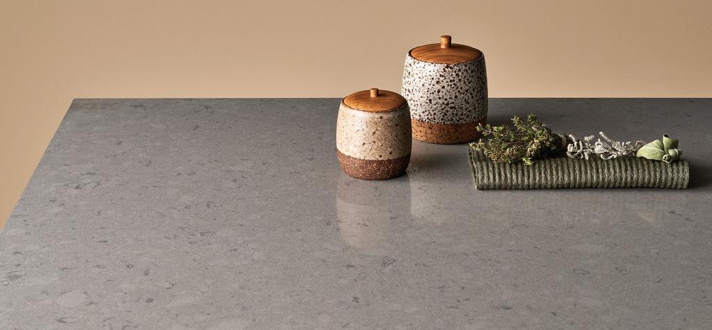 Kuchyňská deska z konglomerátu na míru, šedá – Caesarstone Oyster – leštěná nebo broušená
